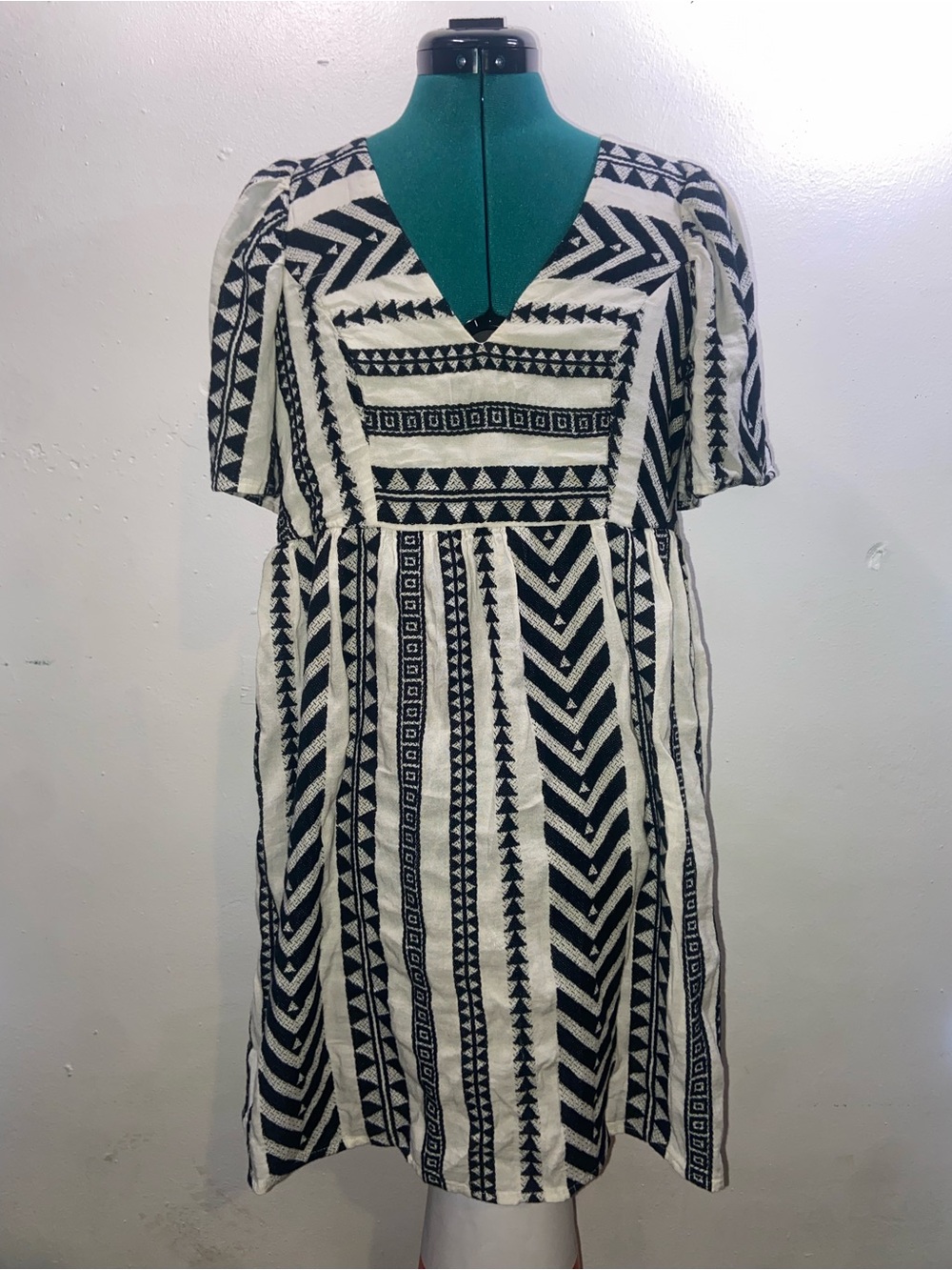 Old Navy Southwestern Coastal Cowgirl Boho Black White Tribal V-Neck Midi Dress